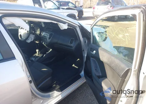 2018 Kia Forte Lx z USA, uszkodzony, nr VIN 3KPFK4A74JE188862